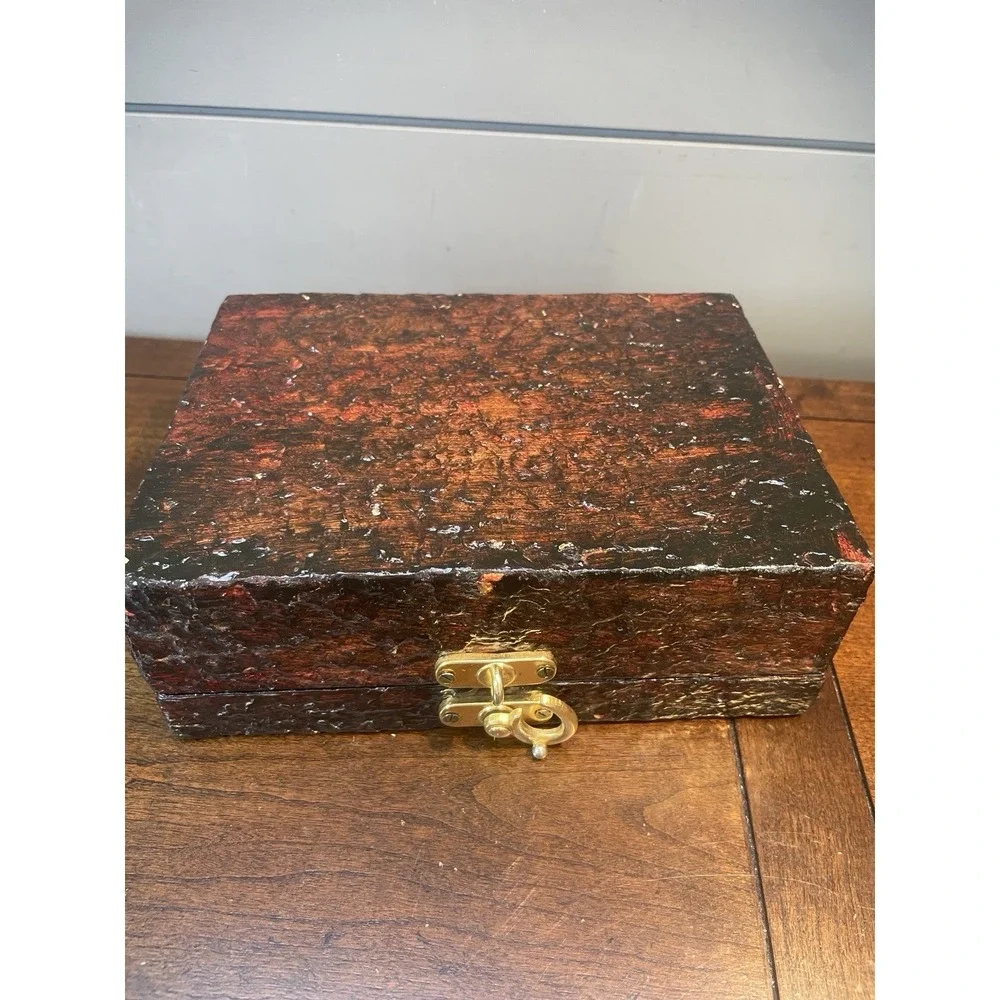Vintage Antique Textured Lacquered Wood & Brass Jewelry Trinket Cigar Spell Box